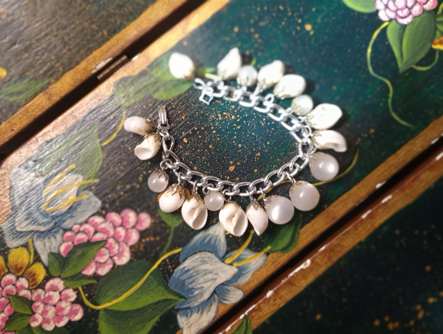 Sixties seashell charm bracelet