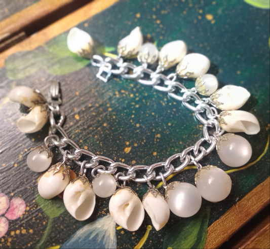 Sixties seashell charm bracelet